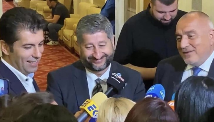 Това е политически инженеринг на много дълбоко ниво, пише Слави Василев Това е политически инженеринг на много дълбоко ниво, пише Слави Василев