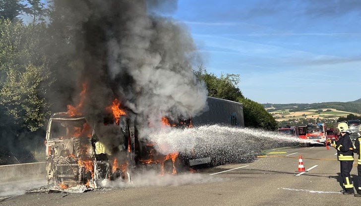 Движението се осъществява в изпреварващата лента