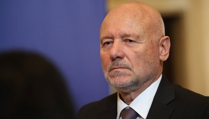 Надявам се това да не осуети идването на украинския президент, добави министърът на отбраната