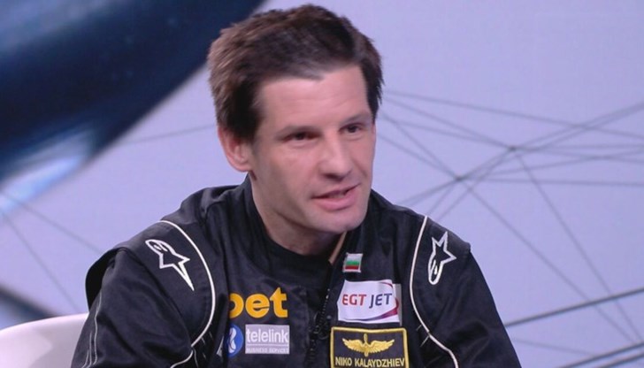 Само за 4 часа и 31 минути той направи над 880 виражи и стана световен рекордьор