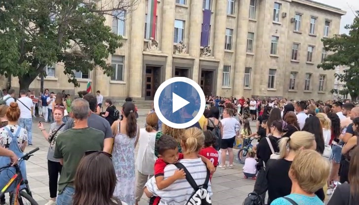 Русе е един от градовете, който подкрепя 18-годишната Дебора, станала жертва на насилие по особено жесток начин