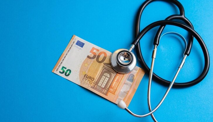 По закон техните заплати не са неограничени По закон техните заплати не са неограничени