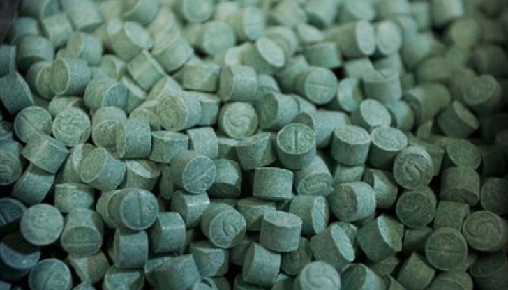 Екстази съдържа метилендиокси-метамфетамин (MDMA) или псилоцибин
