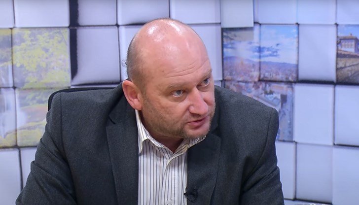 „Ние, шофьорите, с нашите глоби платихме всички избори. Тези пари, разбира се, не отидоха за пътна безопасност“, каза Радков