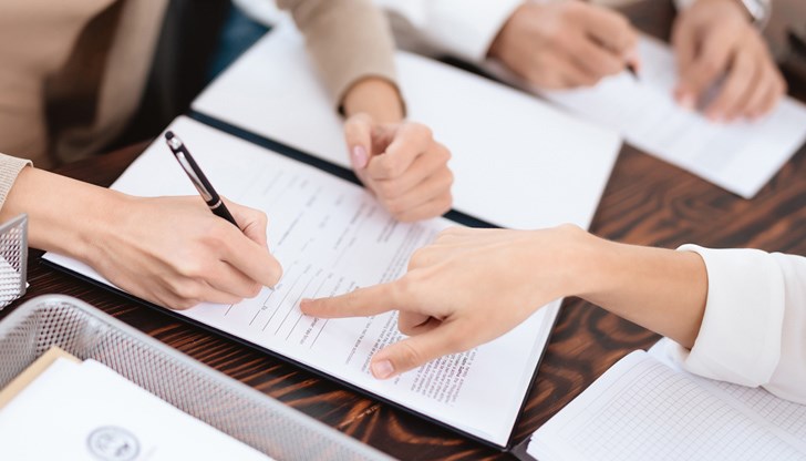 Новата услуга е с цел намаляване на административната тежест за гражданите и бизнеса Новата услуга е с цел намаляване на административната тежест за гражданите и бизнеса