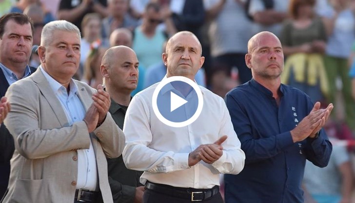 Церемонията по вдигането на най-високия български трибагреник беше под съпровода на кабагайди