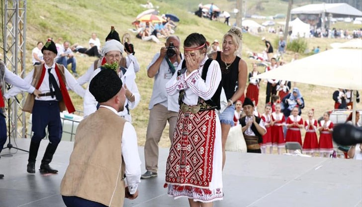 23-годишната Деница каза заветното "Да"