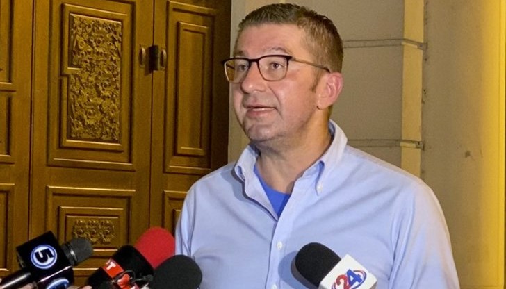 Председателят на ВМРО-ДПМНЕ припомни, че ако промените в конституцията минат в парламента, той ще подаде оставка