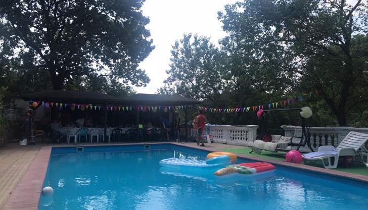 Мъжът е бил открит на 16 юли безжизнен в басейна, но не са открити следи от насилие