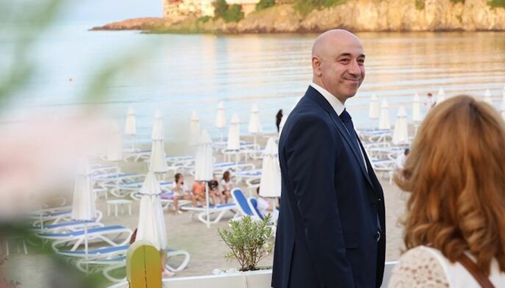 С акцията Тихомир Янакиев иска да покаже, че морето е кристално чисто С акцията Тихомир Янакиев иска да покаже, че морето е кристално чисто