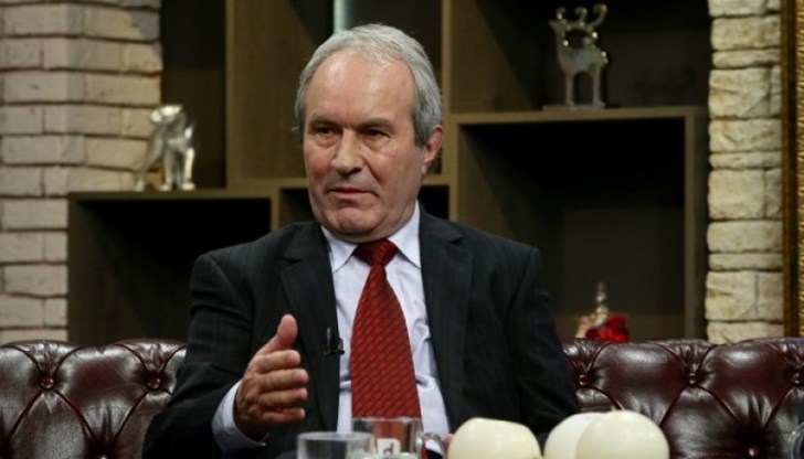 Управителят на НЗОК е личността, която участва най-активно в преразпределянето на пари, каза бившият министър на здравеопазването