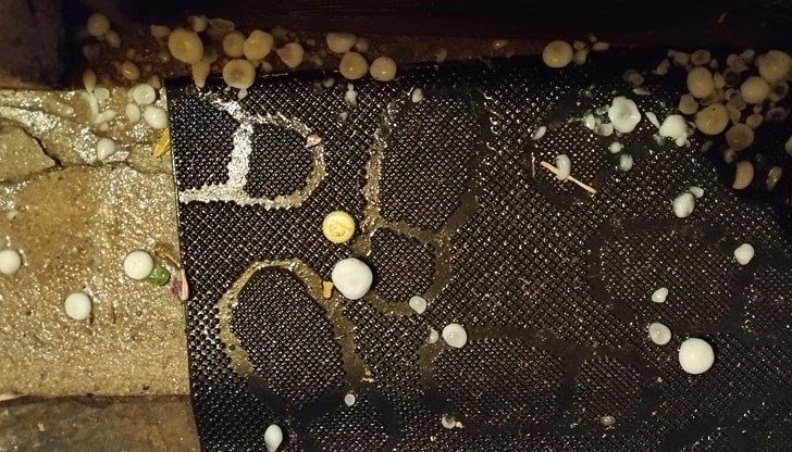 Ледените късове са се сипели от небето късно снощи