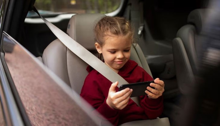 За непридружено дете на ГКПП се представят нотариално заверена декларация и обикновено копие от нея; на граничния пункт няма възможност за изготвяне на копия За непридружено дете на ГКПП се представят нотариално заверена декларация и обикновено копие от нея; на граничния пункт няма възможност за изготвяне на копия 