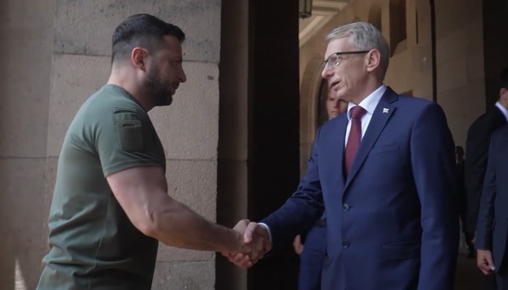 Премиерът Николай Денков и вицепремиерът Мария Габриел разговаряха с украинския президент в Министерския съвет Премиерът Николай Денков и вицепремиерът Мария Габриел разговаряха с украинския президент в Министерския съвет