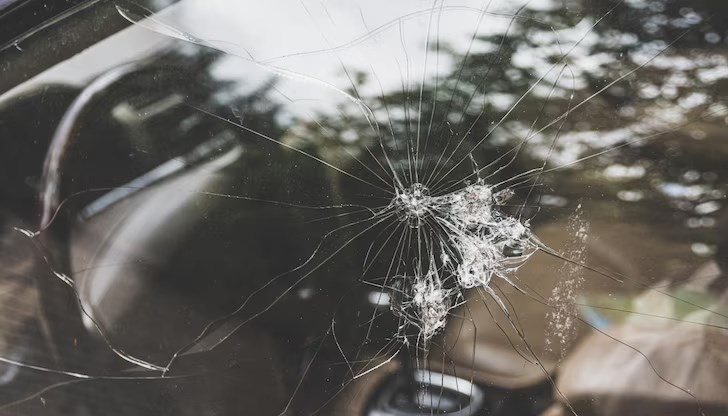 Пострадали са мъж, жена и две деца