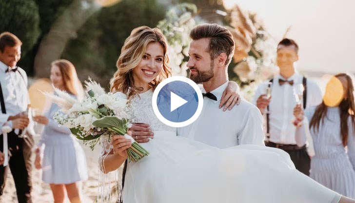 Повече от година семействата очакват да получат сватбените си филми