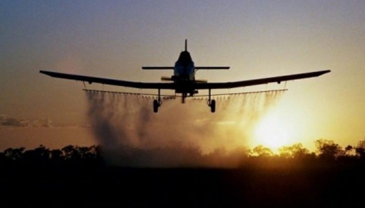 Въздушното пръскане ще се извършва над водоеми и в трудно достъпни местности Въздушното пръскане ще се извършва над водоеми и в трудно достъпни местности