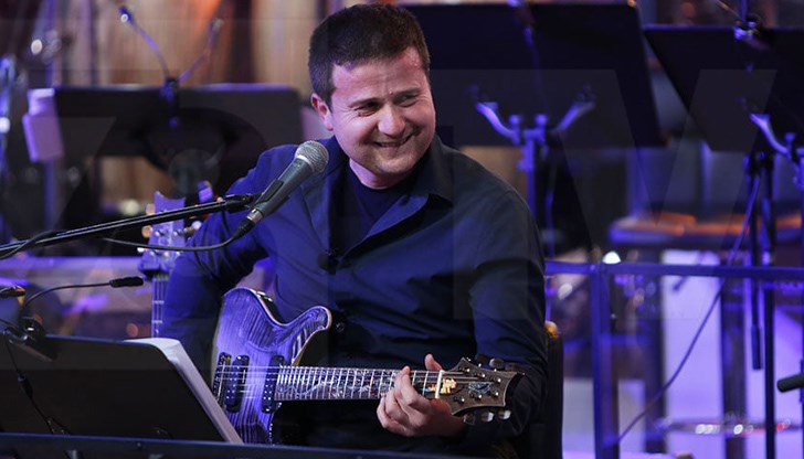 Китаристът участва в концерта "В ритъма на Пиацола", който ще бъде представен тази вечер в Русе