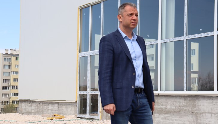 Под предложението се подписаха и колеги от ДБ, ДПС и дори ПП, съобщи депутатът от ГЕРБ-СДС Делян Добрев Под предложението се подписаха и колеги от ДБ, ДПС и дори ПП, съобщи депутатът от ГЕРБ-СДС Делян Добрев