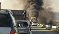 Горящ камион на магистрала "Струма" затруднява движението