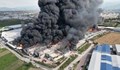 Огромен пожар погълна 10 мебелни фабрики в Бурса