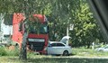 Кола се заби под ТИР на булевард „България“