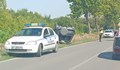 Автомобил се обърна по таван край Басарбово