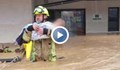 Пожарникари спасиха деца от наводнена детска градина в Словения