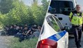 Задържаха 34 нелегални мигранти на входа на София
