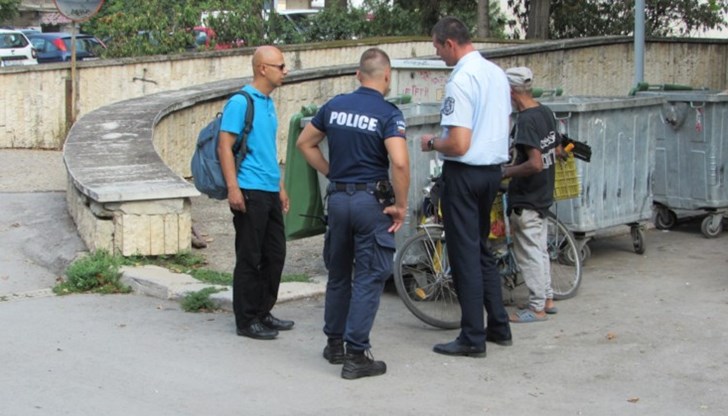 Вече има съставени три акта за ровене в контейнерите Вече има съставени три акта за ровене в контейнерите