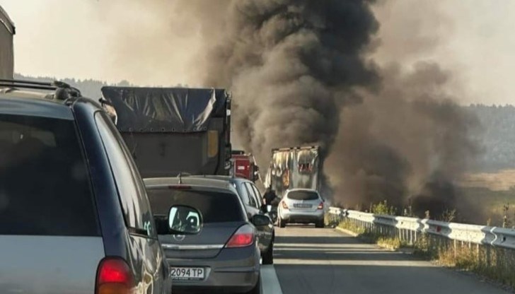 Трафикът се регулира от "Пътна полиция"