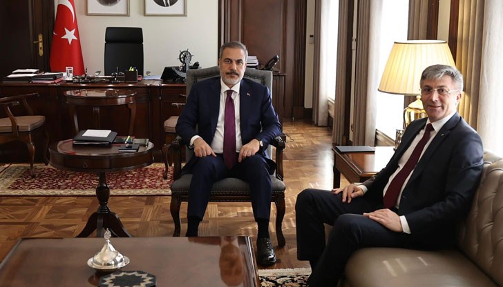 Двамата са обсъдили актуални въпроси в двустранните отношения между Турция и България