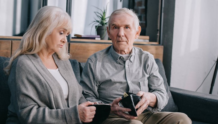 Държавата доплаща на над 700 хиляди възрастни хора, за да взимат минималната пенсия