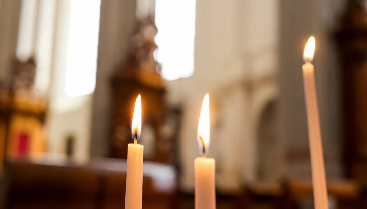 Слънцето обръща гръб на лятото и лице към зимата Слънцето обръща гръб на лятото и лице към зимата