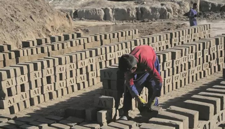 Дете реди павета при 40 градуса в София Дете реди павета при 40 градуса в София