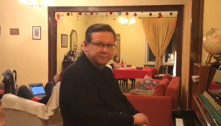 Редно е самият Кирил Петков да излезе и да каже какви разговори и срещи са имали, смята журналистът