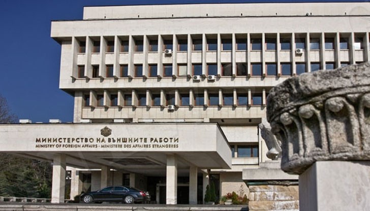Към дипломатическата ни мисия в Атина не са постъпвали искания за оказване на помощ от страна на български граждани, добавят от външно министерство