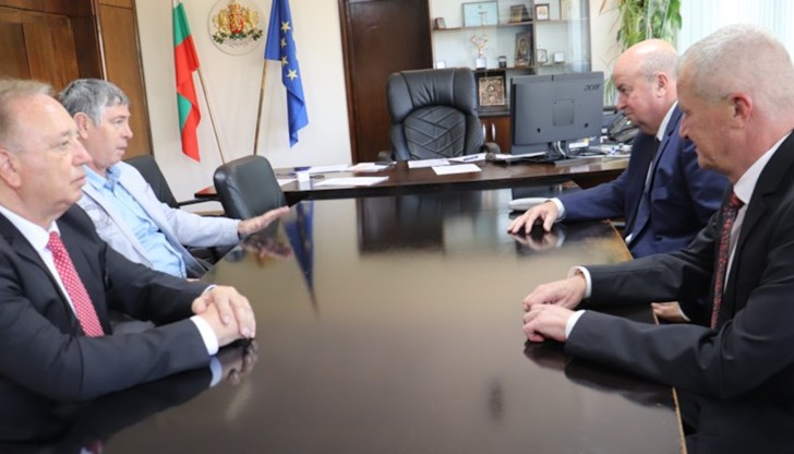 Необходимо е активно да се работи за насърчаването на контакт между различни заинтересовани страни, смята областният управител на Русе Необходимо е активно да се работи за насърчаването на контакт между различни заинтересовани страни, смята областният управител на Русе