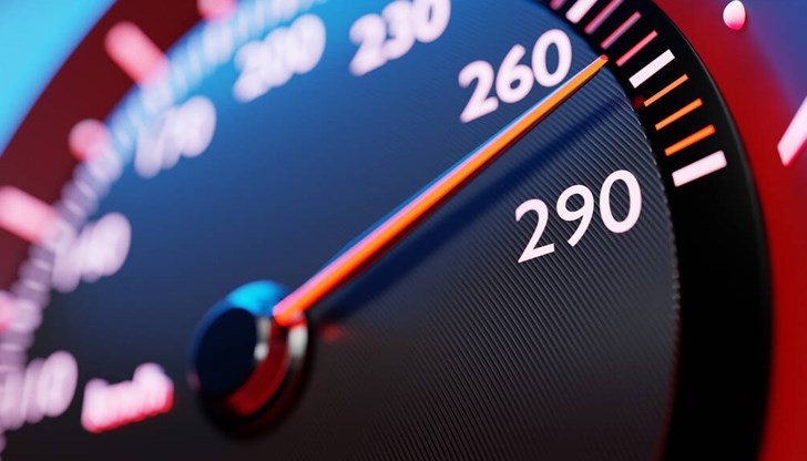 Само за месец повече от 8000 шофьори са засечени да се движат с над 125 км/ч само за месец Само за месец повече от 8000 шофьори са засечени да се движат с над 125 км/ч само за месец