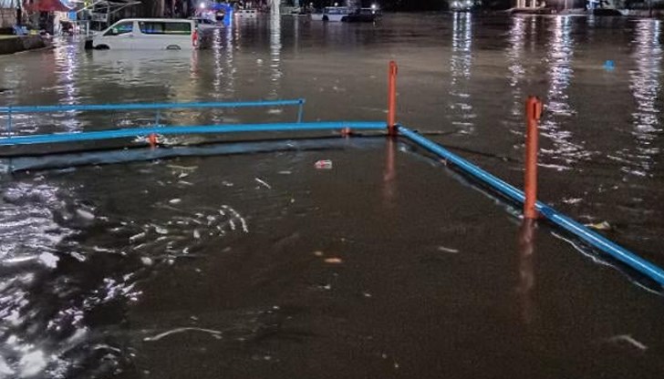 Улиците се превърнаха в реки Улиците се превърнаха в реки