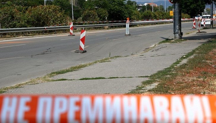 Пропадането е вследствие на каверна (кухина) под кабелен колектор