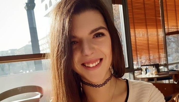 25-годишното момиче се бори с онкологично заболяване на щитовидната жлеза