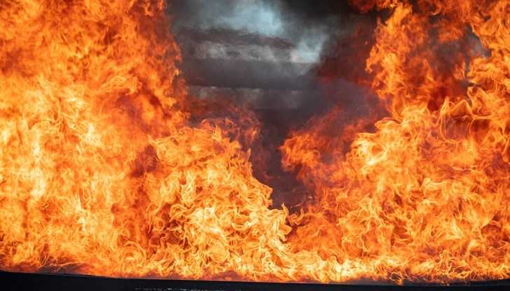 62-годишен мъж е с изгаряния и наранявания