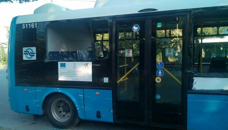 Тролейбусът е излизал от обръщалото в квартал "Дружба 3" и е блъснал преминаващия автобус Тролейбусът е излизал от обръщалото в квартал "Дружба 3" и е блъснал преминаващия автобус