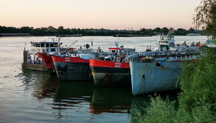 Понижение на река Дунав при шест от седем измервателни станции у нас Понижение на река Дунав при шест от седем измервателни станции у нас