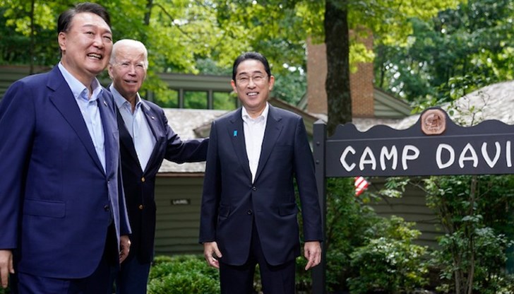 Американският президент посрещна министър-председателя на Япония Фумио Кишида и президента на Южна Корея Юн Сук Йол в президентската резиденция в Мериленд Американският президент посрещна министър-председателя на Япония Фумио Кишида и президента на Южна Корея Юн Сук Йол в президентската резиденция в Мериленд