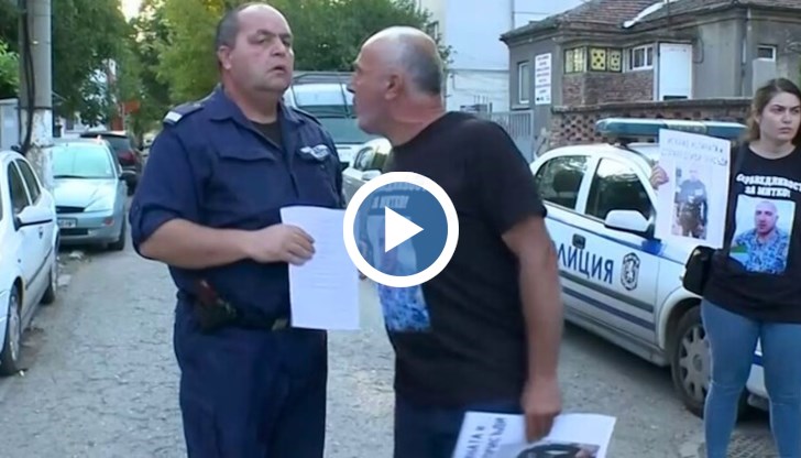 Полицаят: Не е опит да бъдат сплашени. Аз познавам лицето. Сега го видях и затова му го връчвам