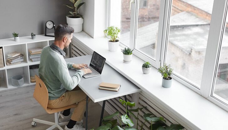 Работникът ще трябва да плати на експерти да замерят нивото на шум и осветеността на помещението Работникът ще трябва да плати на експерти да замерят нивото на шум и осветеността на помещението