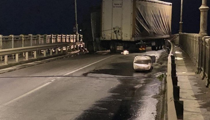 Тази сутрин камион катастрофира и причини щети по съоръжението Тази сутрин камион катастрофира и причини щети по съоръжението