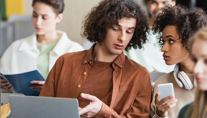 Не се уточнява дали подобна мярка ще важи както за държавните, така и за частните училища